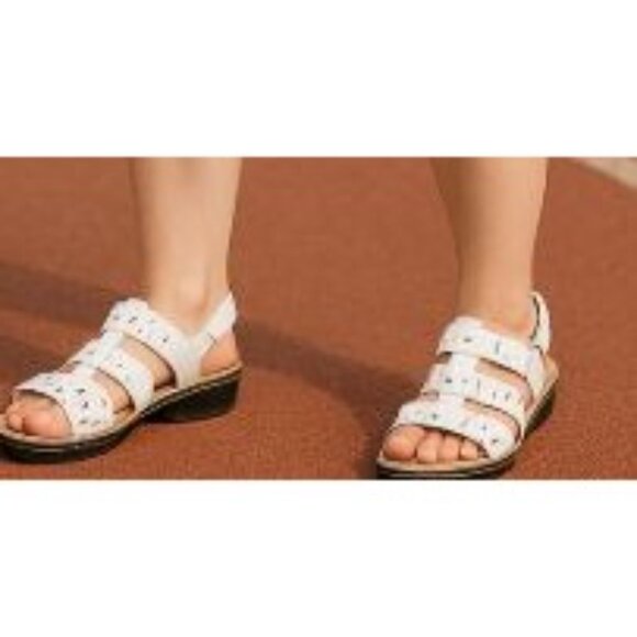 Clarks Size 10  Strappy Stylist Summer Comfy Casual Chic Slip On Sandals White - Picture 4 of 13